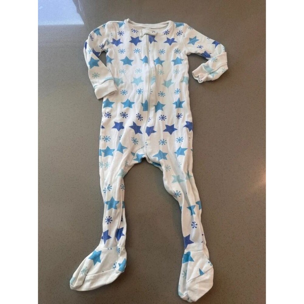 Primary Organic Zip Footie in Snowy Stars Size 12-18 Months
